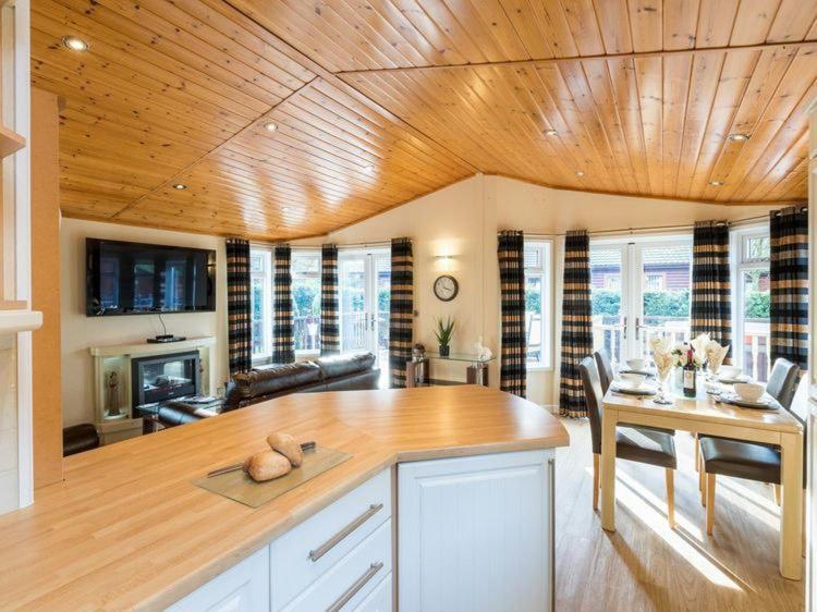 Windermere Retreat - White Cross Bay Holiday Park Exterior foto